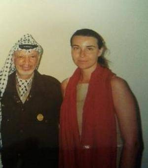 Il ministro degli Esteri Federica Mogherini con Yasser Arafat