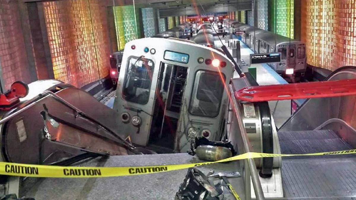 Chicago, metro deraglia: 32 feriti