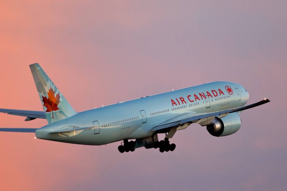Air Canada deviato a Honolulu per turbolenze: almeno 35 feriti