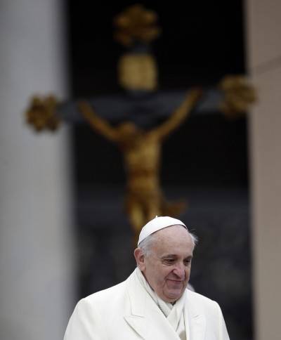 Il Vaticano reclama i diritti d'immagine per le foto del Papa