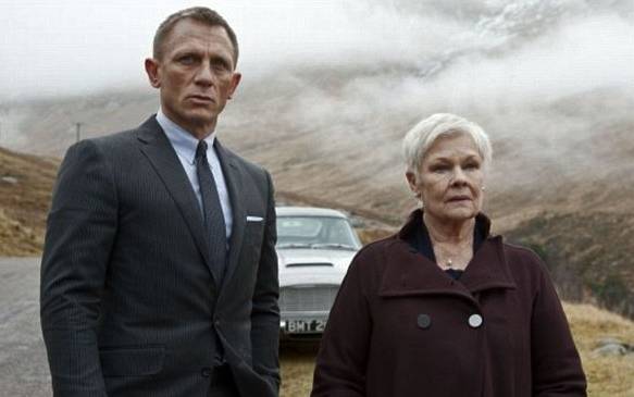 James Bond (Daniel Craig) e M (Judi Dench) in Skyfall
