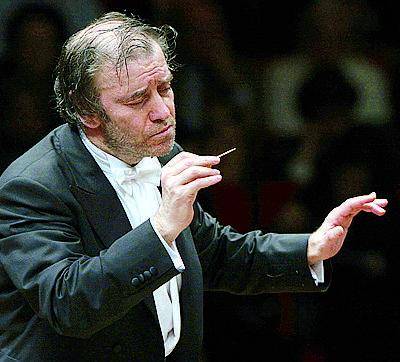 Gergiev dirige alla Scala il gran concerto per la ricerca