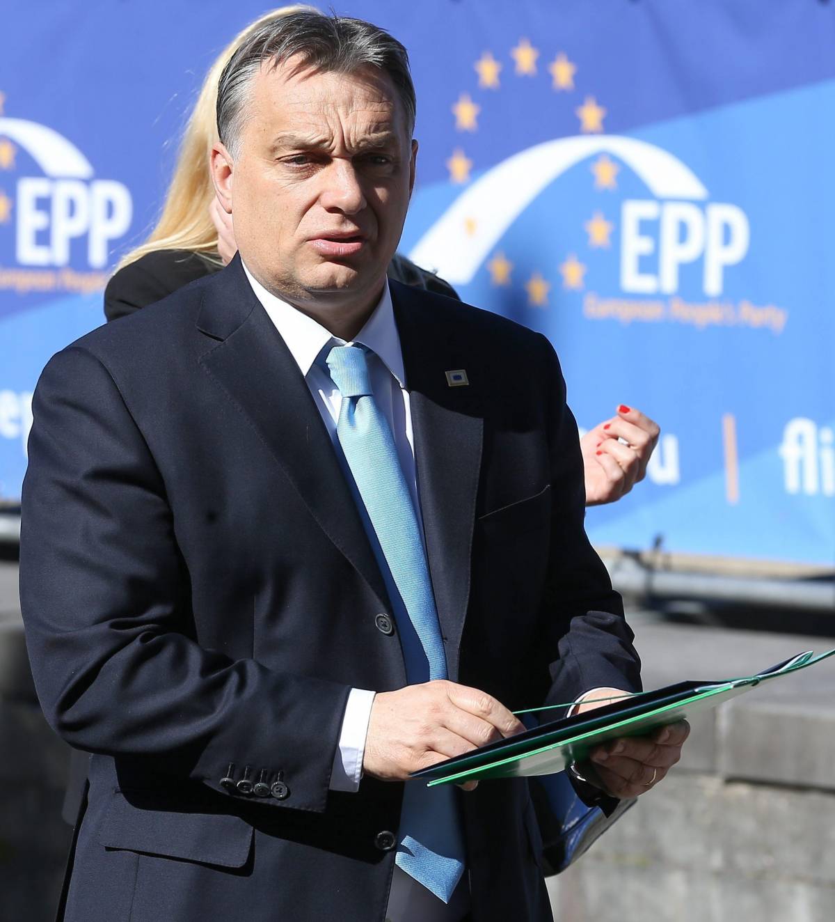 Migranti, il monito di Orban: "Accelerare la costruzione del muro anti-migranti"