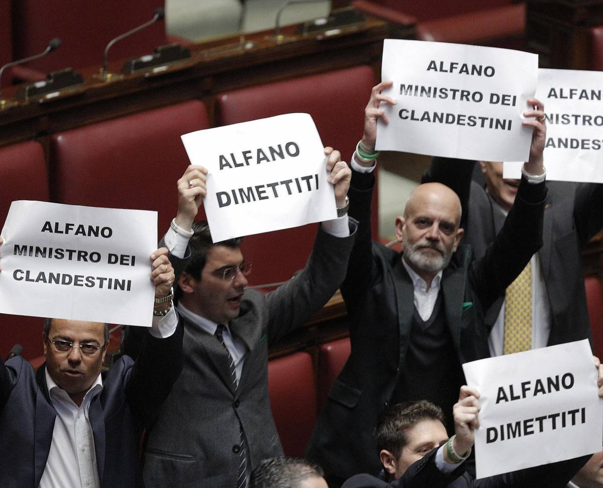 La Lega espelle Alfano: «Ministro dei clandestini»
