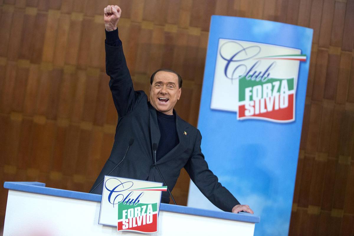 Silvio Berlusconi a una manifestazione di Forza Italia