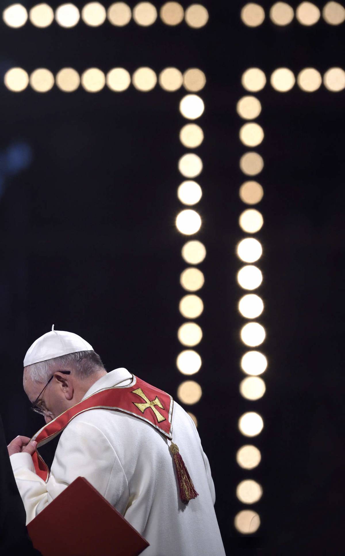 Il Papa regala cinquanta euro ai senza tetto per Pasqua