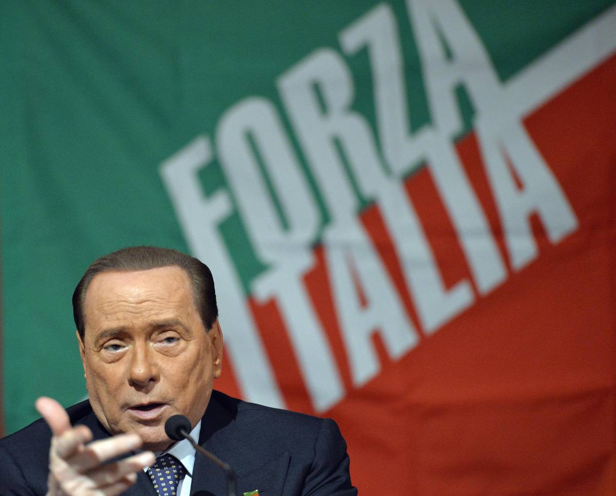 Berlusconi: "Renzi alza le tasse come tutti i leader di sinistra"
