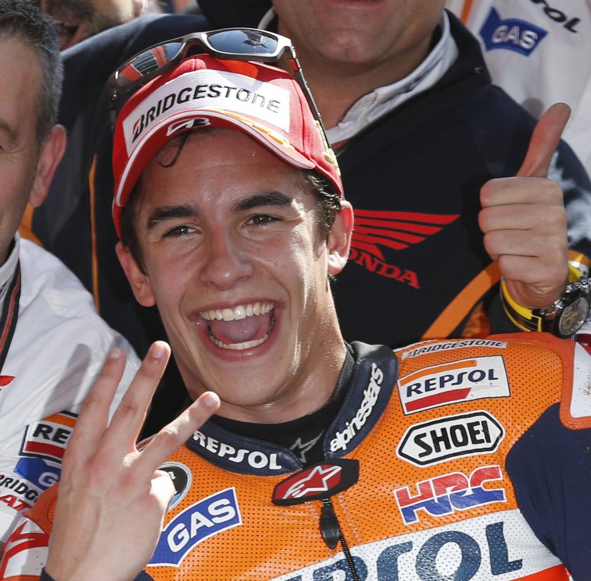 Marquez umilia tutti Rossi 4°, ma Fenati, suo pilota in Moto3, batte il fratello di Marc