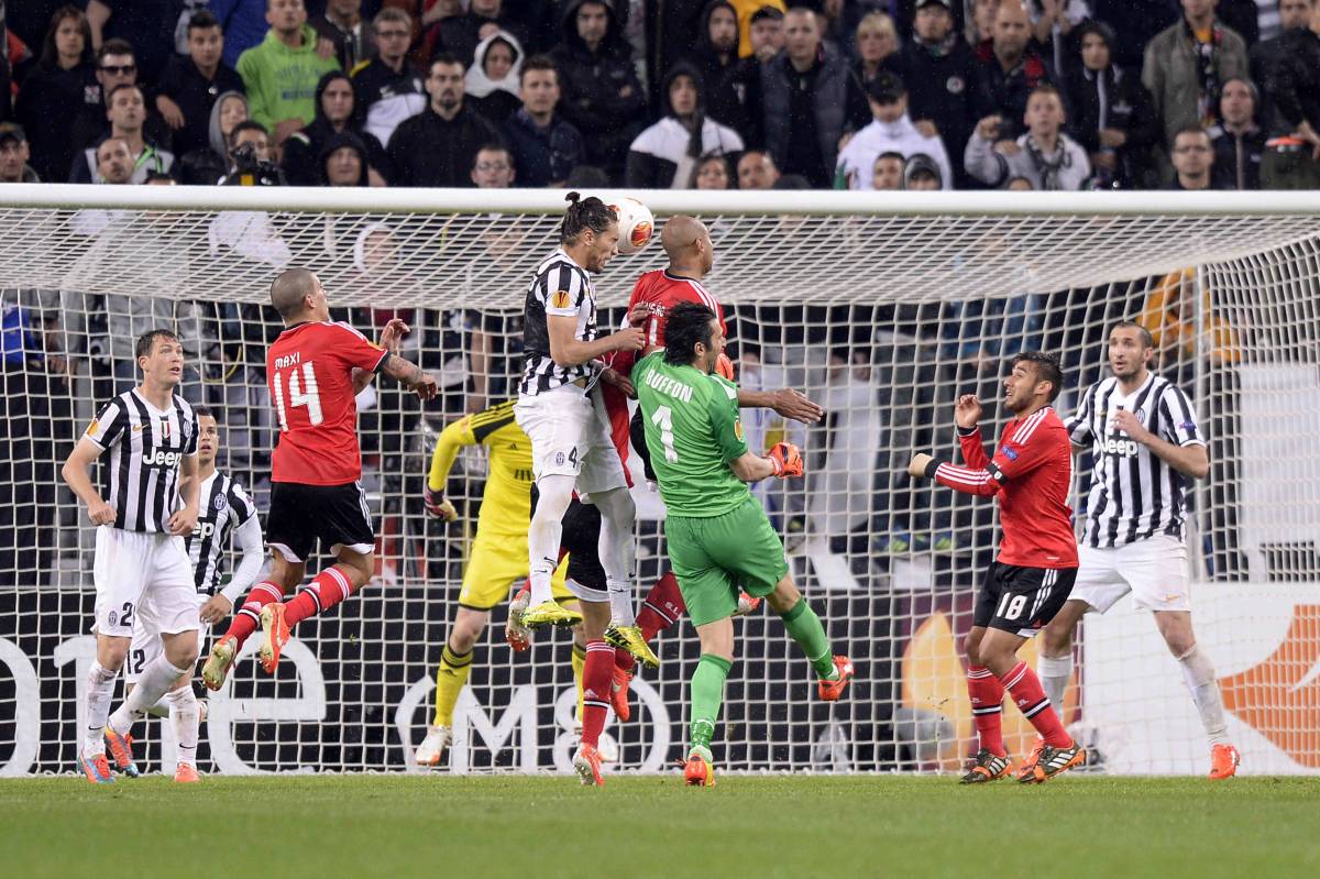 Assalto finale della Juventus alla porta del Benfica. Ci prova anche Buffon