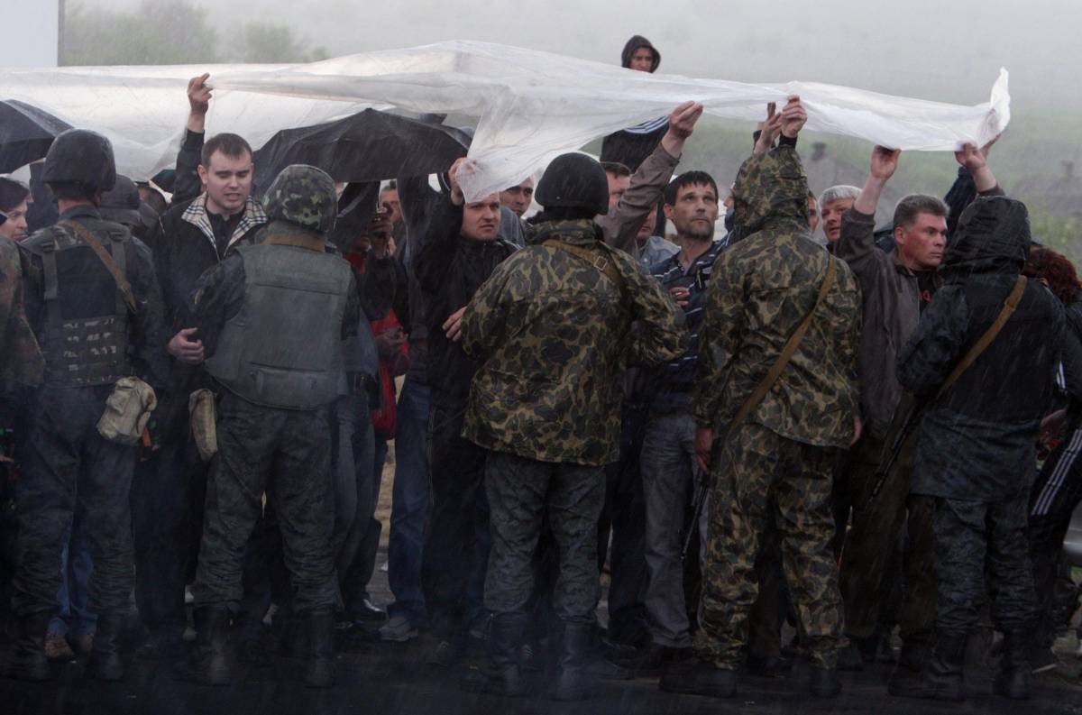 Ucraina, liberati osservatori Osce. Continua l'offensiva contro i filorussi
