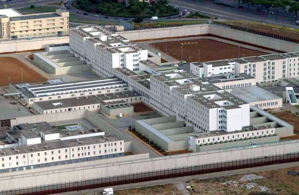 Ergastolano albanese evade dal carcere Pagliarelli di Palermo