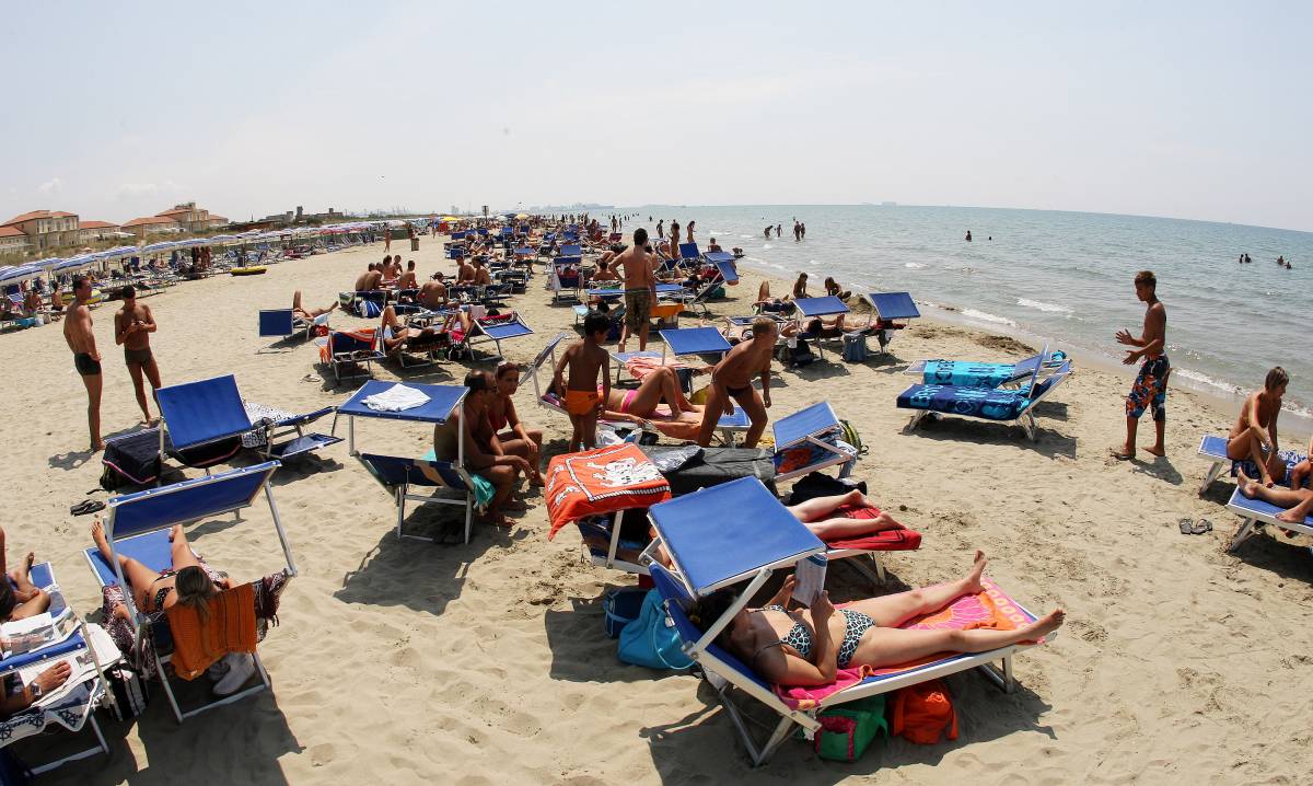 Cagliari, pedofilo adesca un 15enne sulla spiaggia