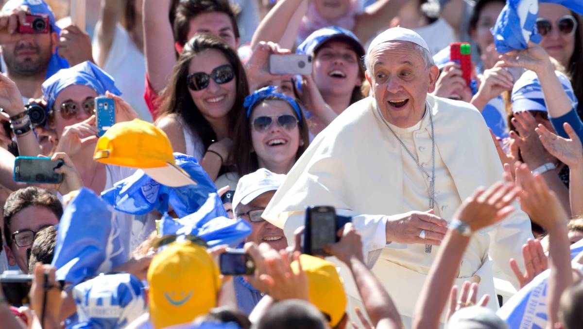 Insegnanti e ragazzi: 300mila in piazza con il Papa per la scuola