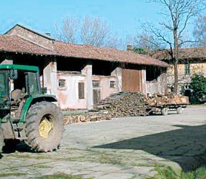 Si fanno belli con le cascine Anche quelle «okkupate»