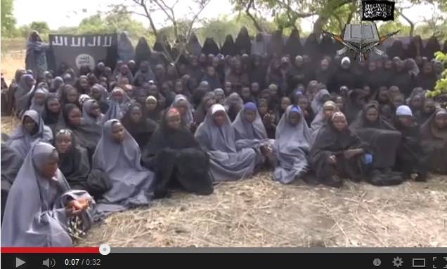 Nigeria: video con le ragazze rapite. Boko Haram propone di liberarle con uno scambio di prigionieri