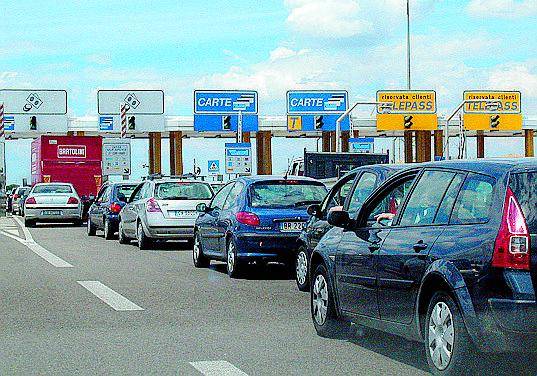 Torna un po' di traffico su autostrade e aeroporti