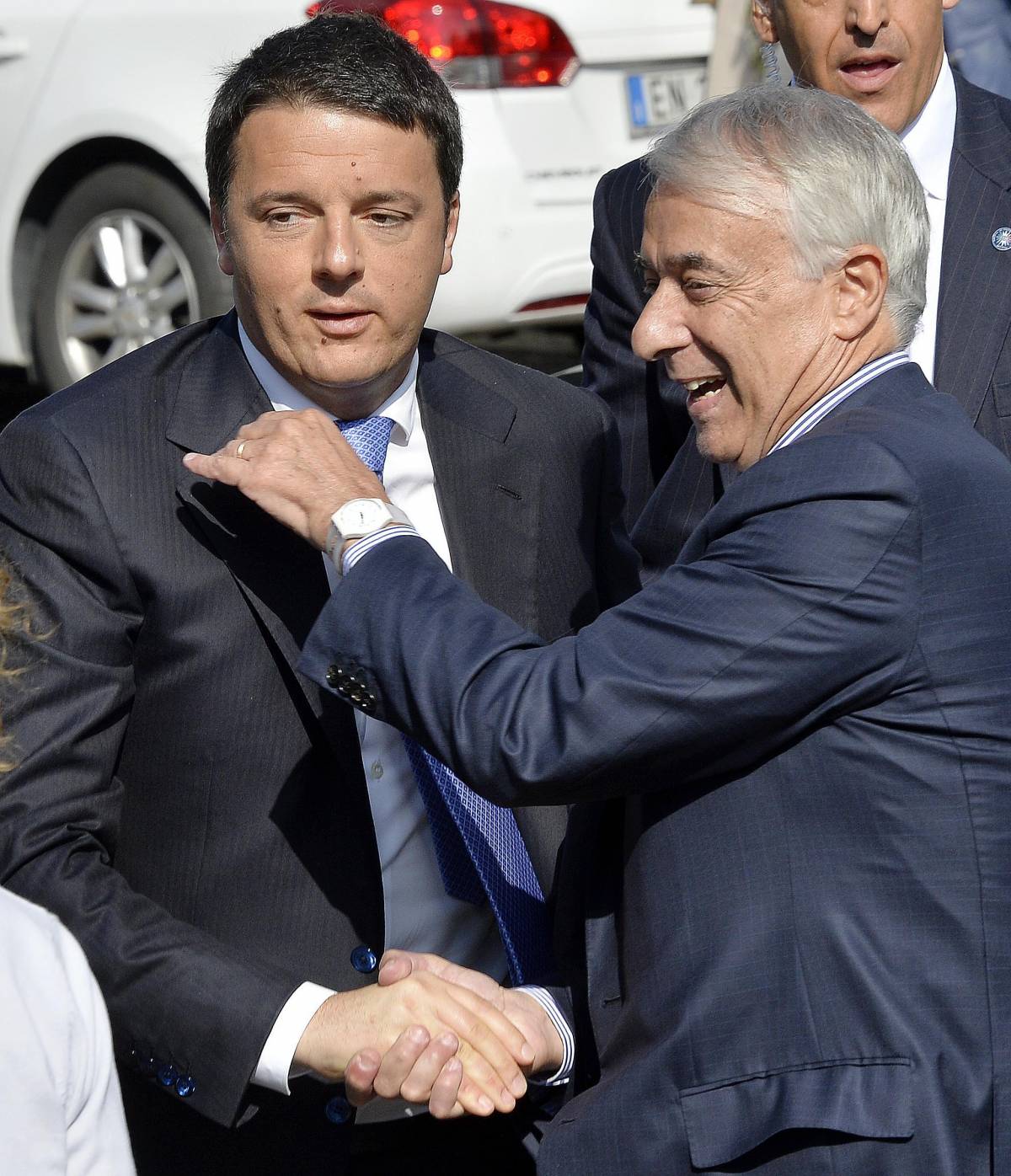 Matteo Renzi accolto a Milano dal sindaco Giuliano Pisapia