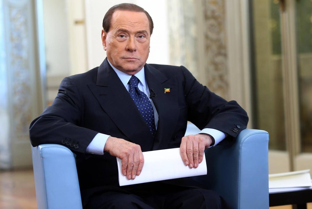 Berlusconi stronca il premier: "Non sa risolvere i problemi"