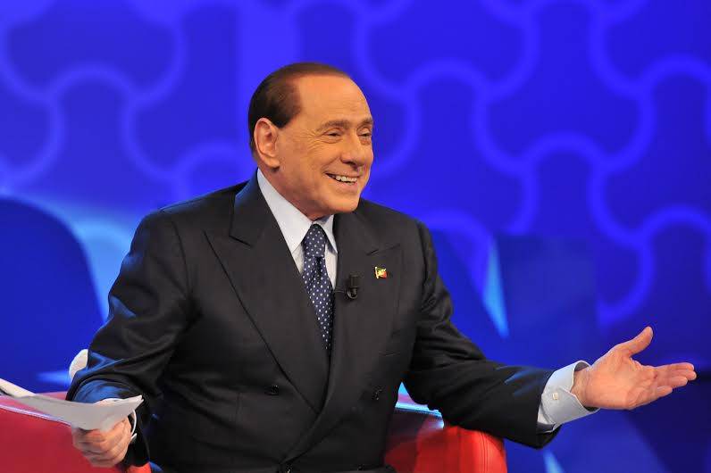 Berlusconi: "Grillo è un sanguinario. E io resto in campo"
