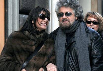 Beppe Grillo con la moglie Parvin Tadjk