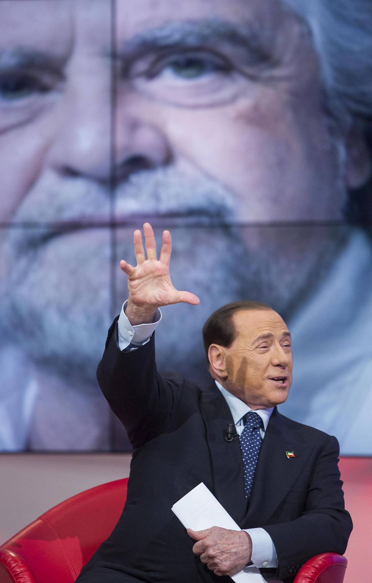 Il piano di Berlusconi per blindare il partito e tornare al voto nel 2015