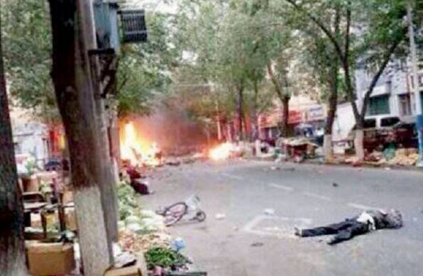 Cina, bombe al mercato nello Xinjiang : oltre 30 morti