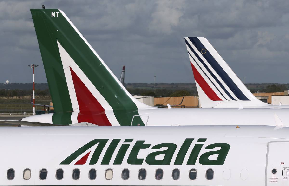 Alitalia, pagheremo noi i 2.500 esuberi