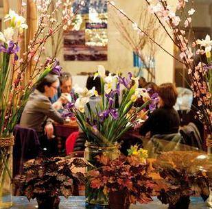 Spritz e gardenie ora aperitivo e cena si fanno dal fiorista LA MAPPA L'apripista in via Montebello. Poi  il Mint e il Gardenia