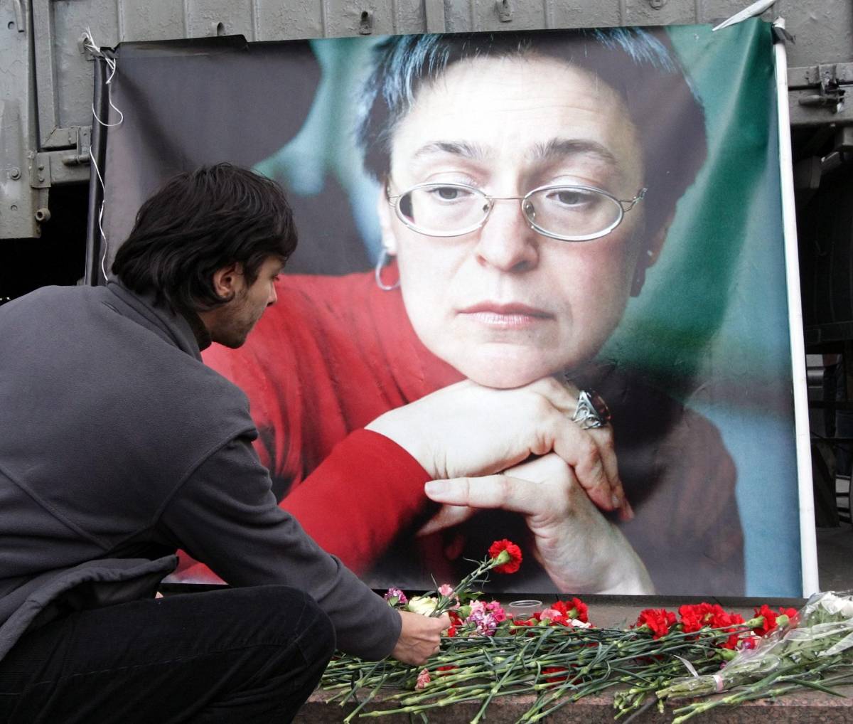 Il Cremlino difende il killer di Anna Politkovskaya: "Crimine espiato in guerra"