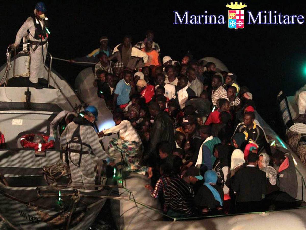 Libia, affonda un barcone: oltre 200 immigrati morti