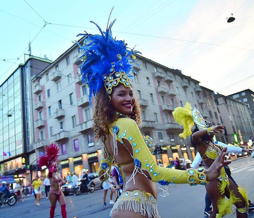 Tifo, samba e tanta pioggia: per la città è movida azzurra