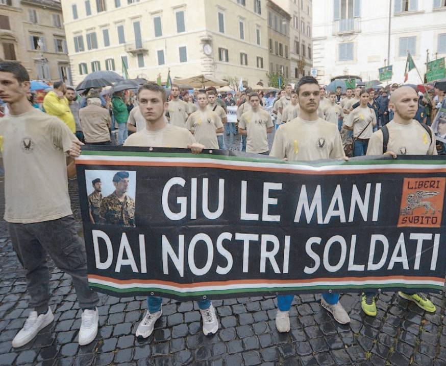 L'Italia dell'onore in piazza per i marò. La sinistra diserta