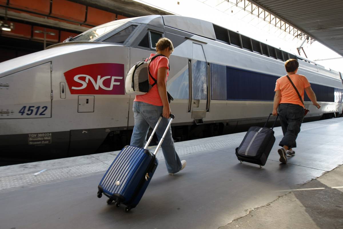 Hollande perde un altro treno. I ferrovieri bloccano la Francia