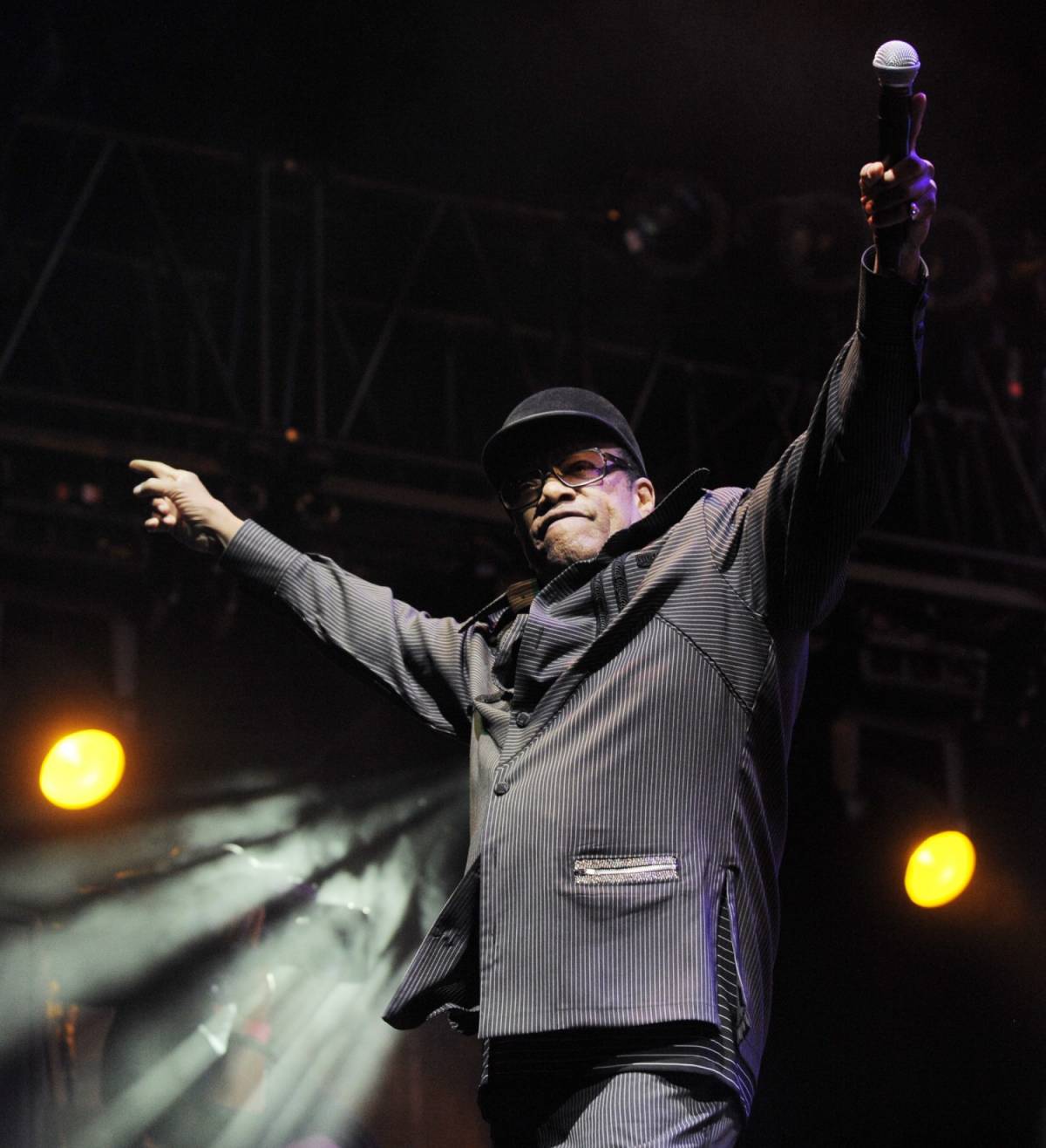 Bobby Womack fotografato nel 2010 durante un concerto con i Gorillaz