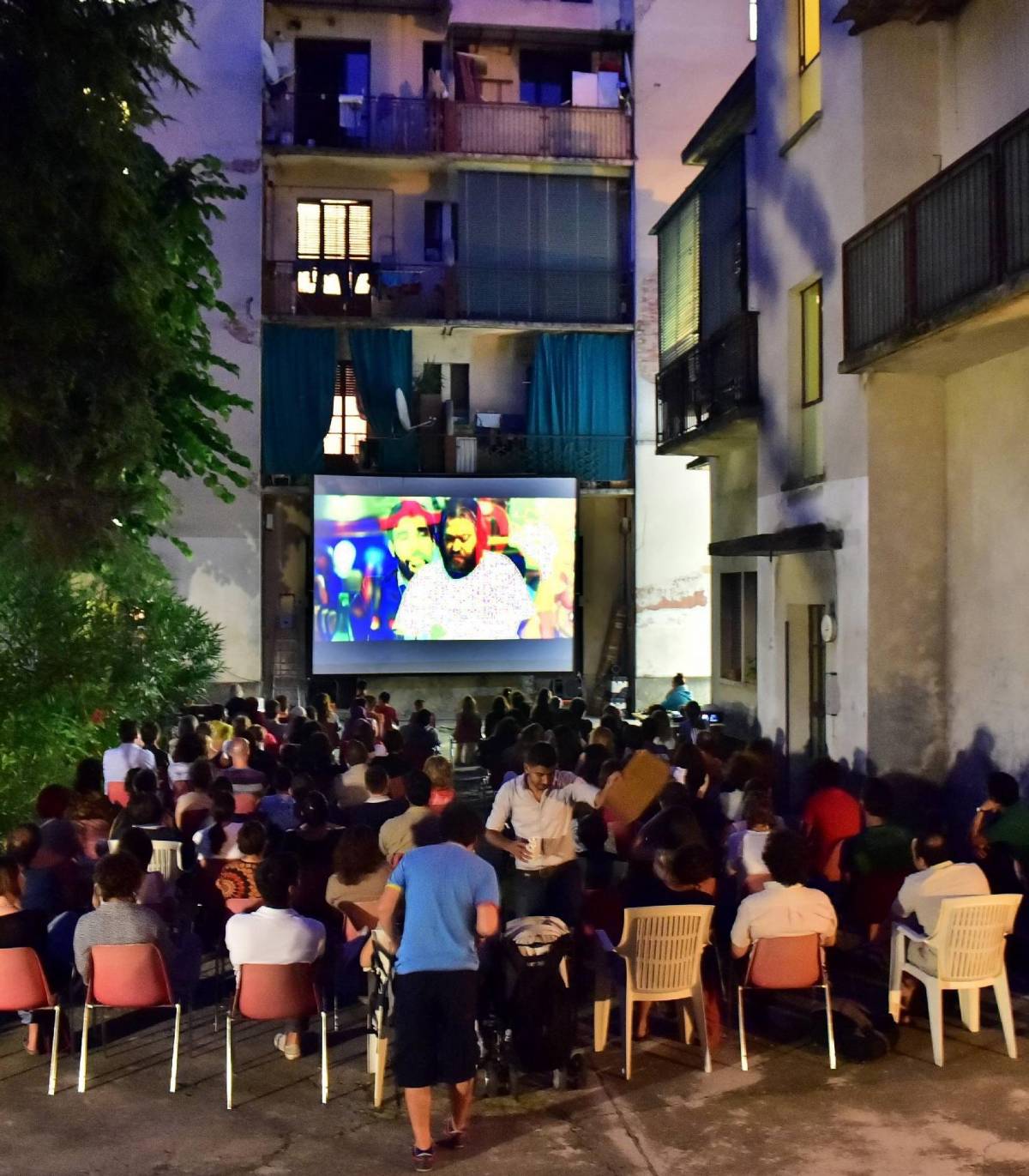 Cene in piazza, Milano copia Parigi