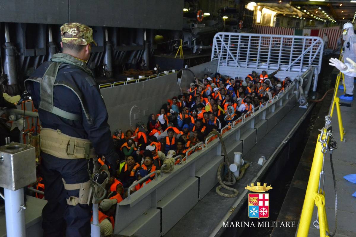 I soccorsi portati ai barconi carichi di immigrati