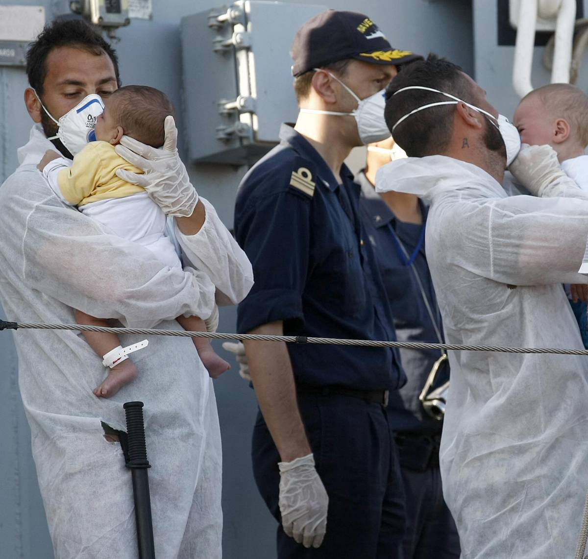 Arrestati gli scafisti dell'orrore «Sono morti? L'ha voluto Allah»