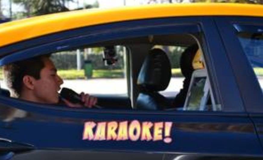 Cantare nel traffico per combattere lo stress, arriva il taxi karaoke