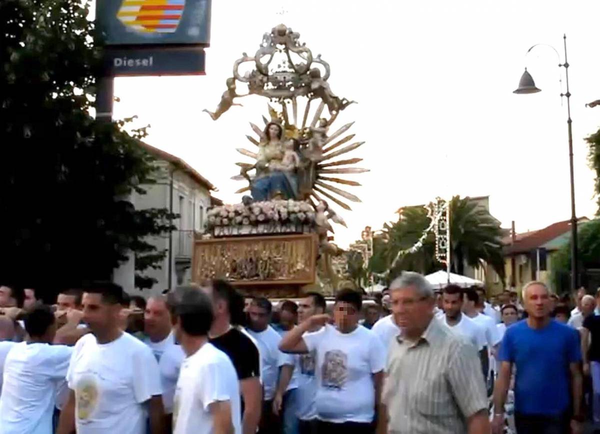 Un'immagine della processione della Madonna delle Grazie di Oppido
