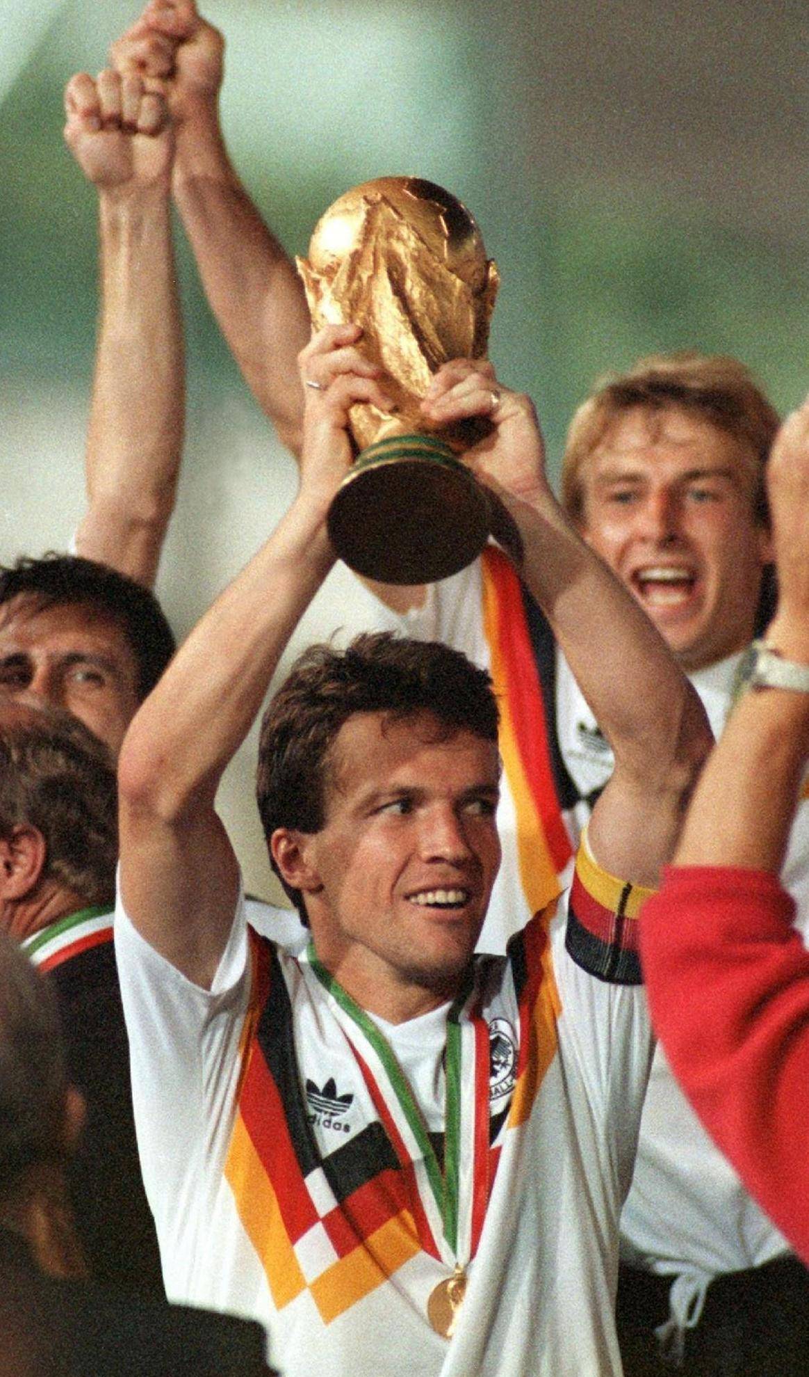 La Germania di Matthaus festeggia la Coppa del 1990