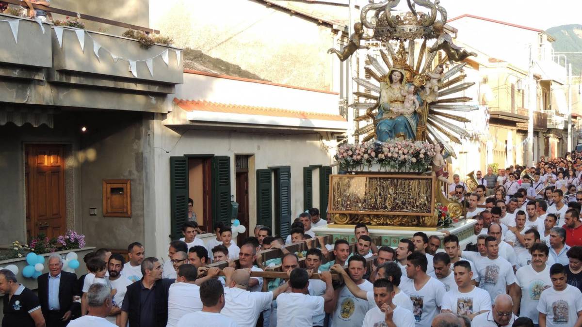 Il vescovo di Palmi: «Stop alle processioni Ora serve riflessione»
