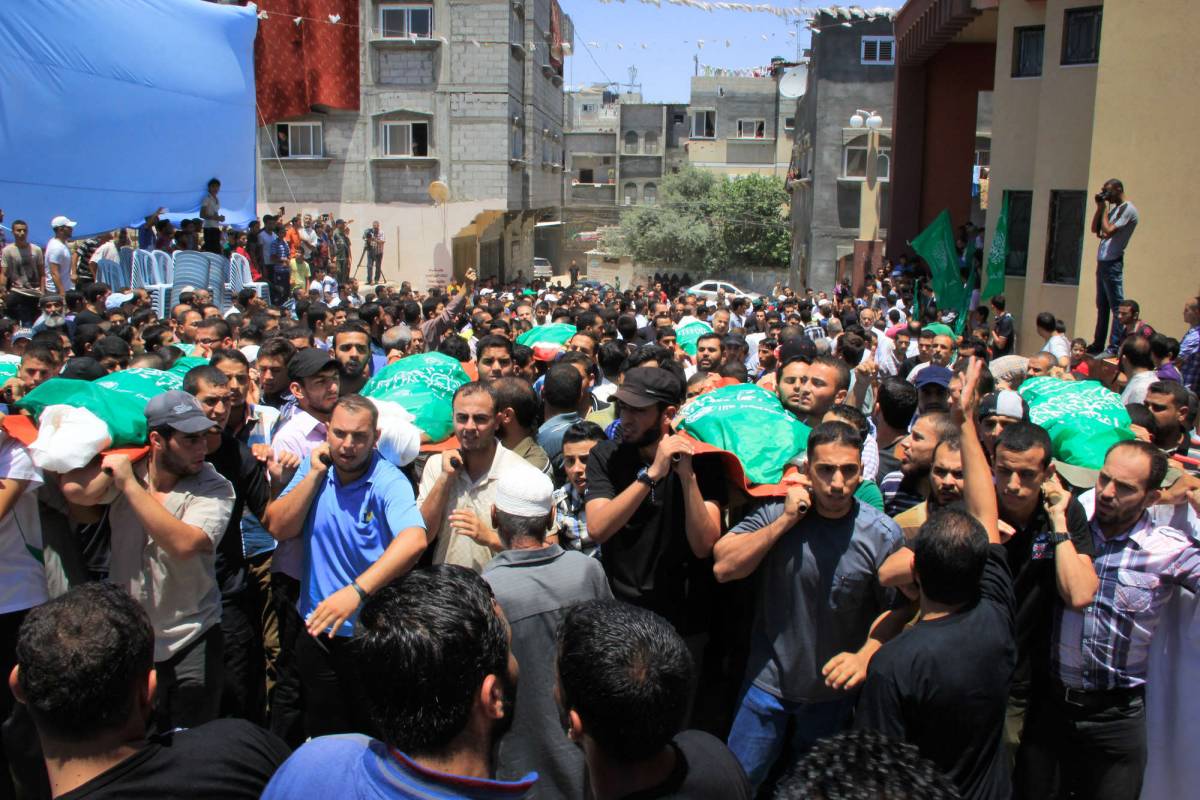 Hamas, funerali vittime raid aerei israeliani