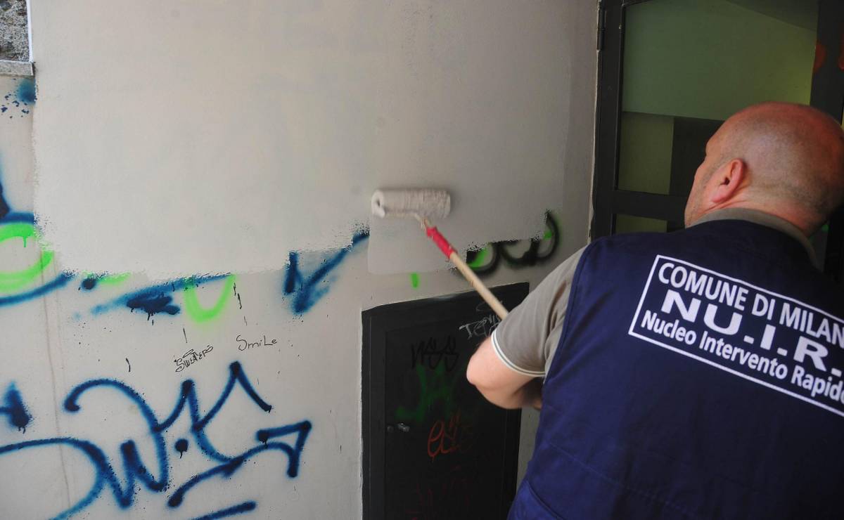 Boom di vandali, almeno 300 bande sporcano i muri in cittàMa nel 2015 il Comune offrirà ai writer cento pareti libere