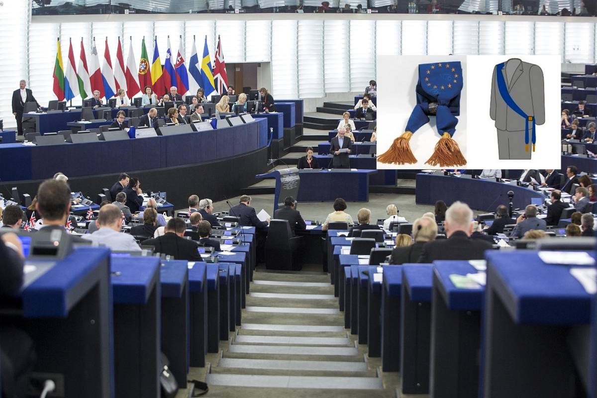 Nuova pagliacciata targata Ue: la fascia per gli eurodeputati