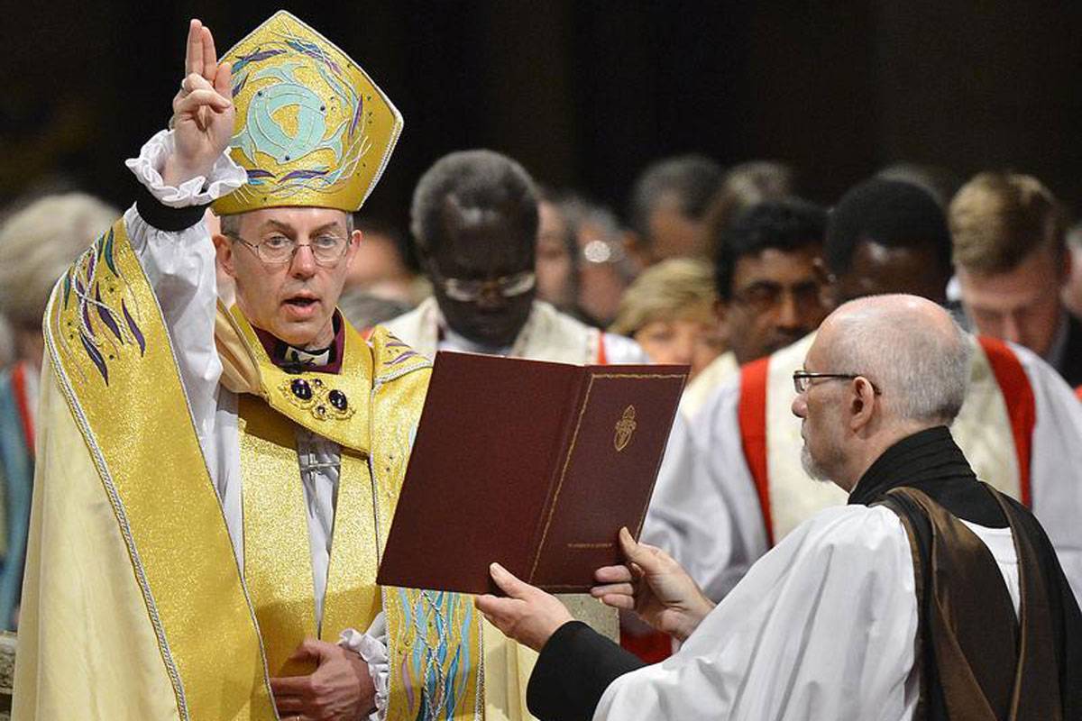 La Chiesa d'Inghilterra dà il via libera alle donne vescovo