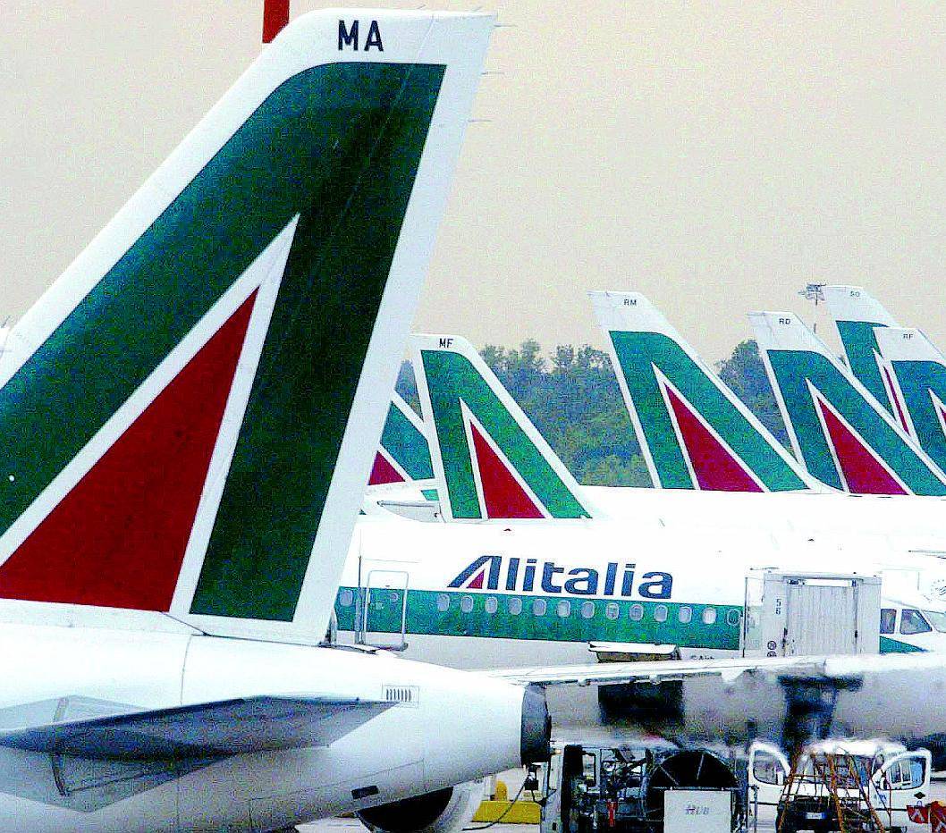 Poste e banche: guerra totale sui nodi Alitalia