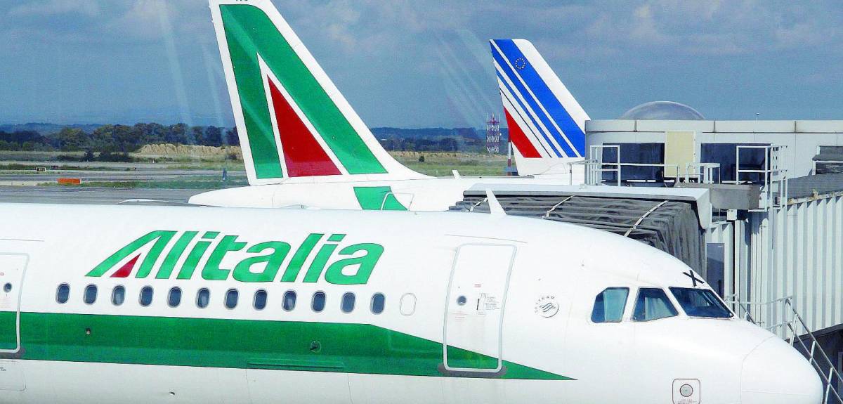 Alitalia, ok dei sindacati ai tagli delle buste paga