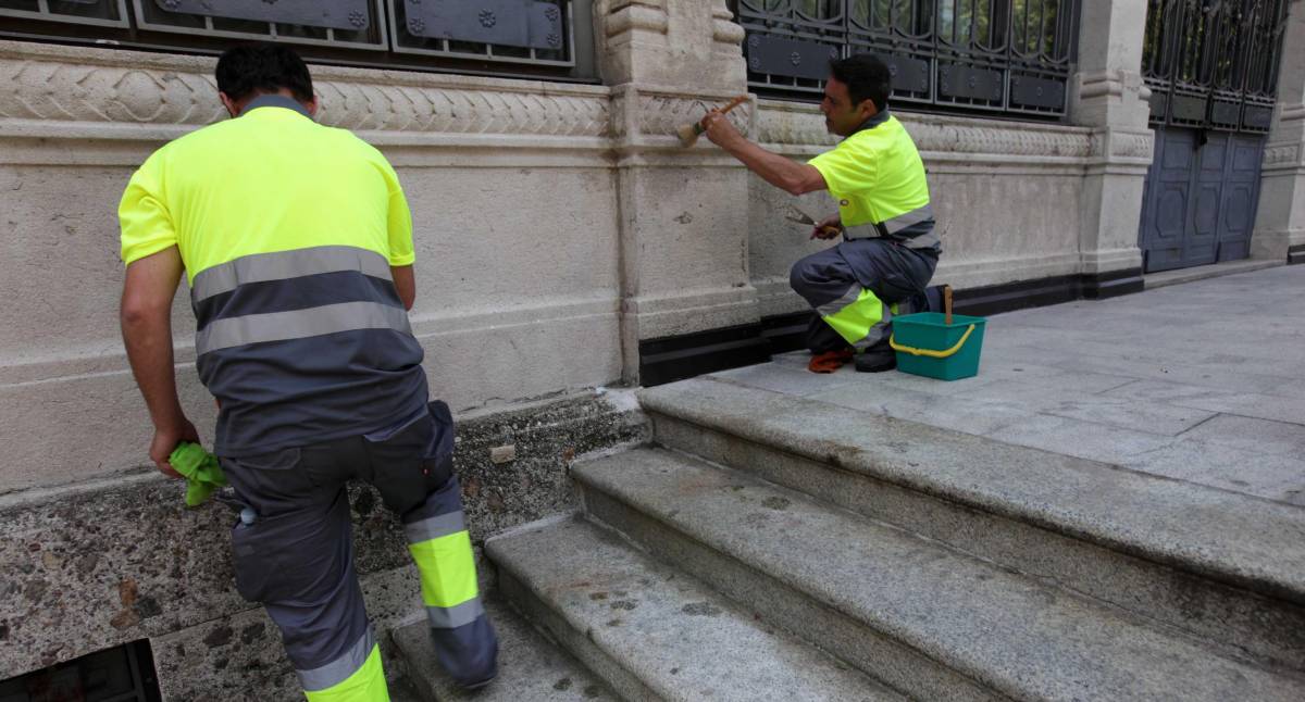 Palazzina Liberty, ecco la vernice anti-writerGrazie al nuovo prodotto i graffiti si cancelleranno solo con un po' di acqua e alcol