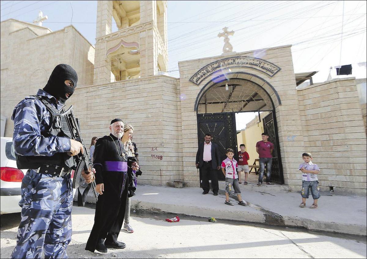 Iraq, il dramma dei cristiani: bruciato vescovado di Mosul