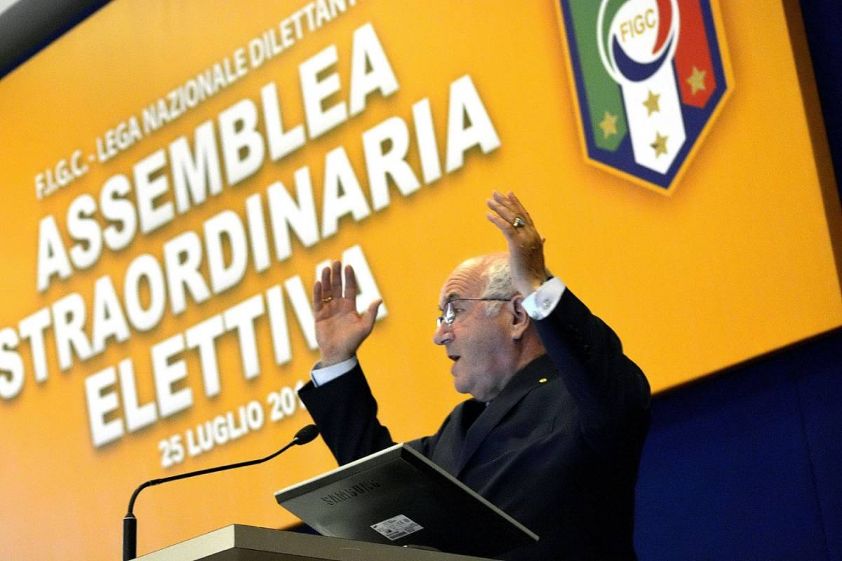 Caso Tavecchio, ora parla anche la Uefa: "Impegno contro il razzismo"